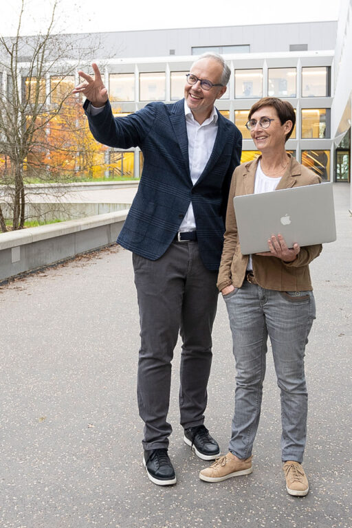 Martin Schweizer und Elsbeth Kägi bei der Projektbesichtigung